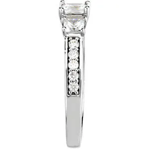 14k White Gold 7/8 CTW Diamond Engagement Ring , Size 7
