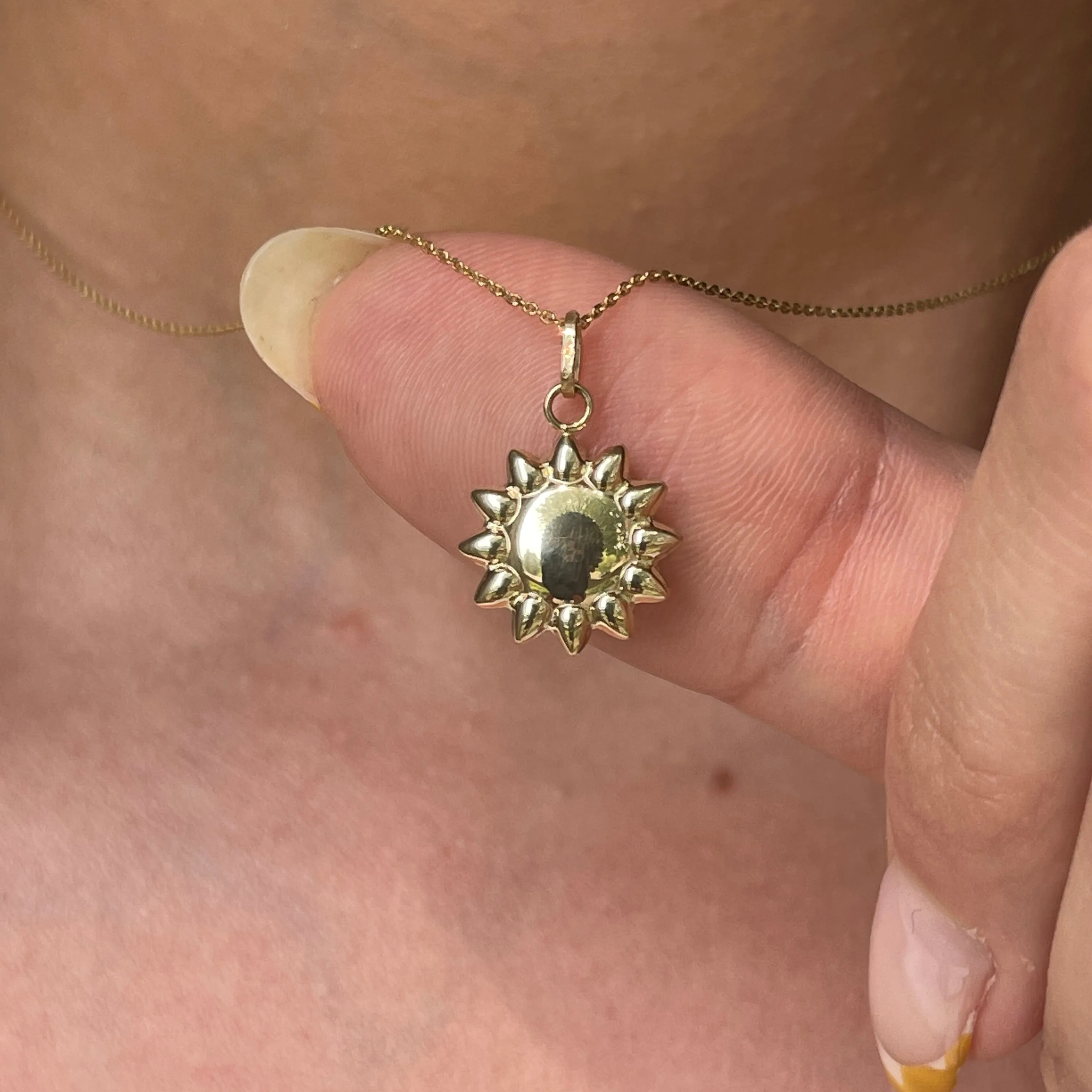 14KT Yellow Gold Puffed Sun Pendant Chain Necklace