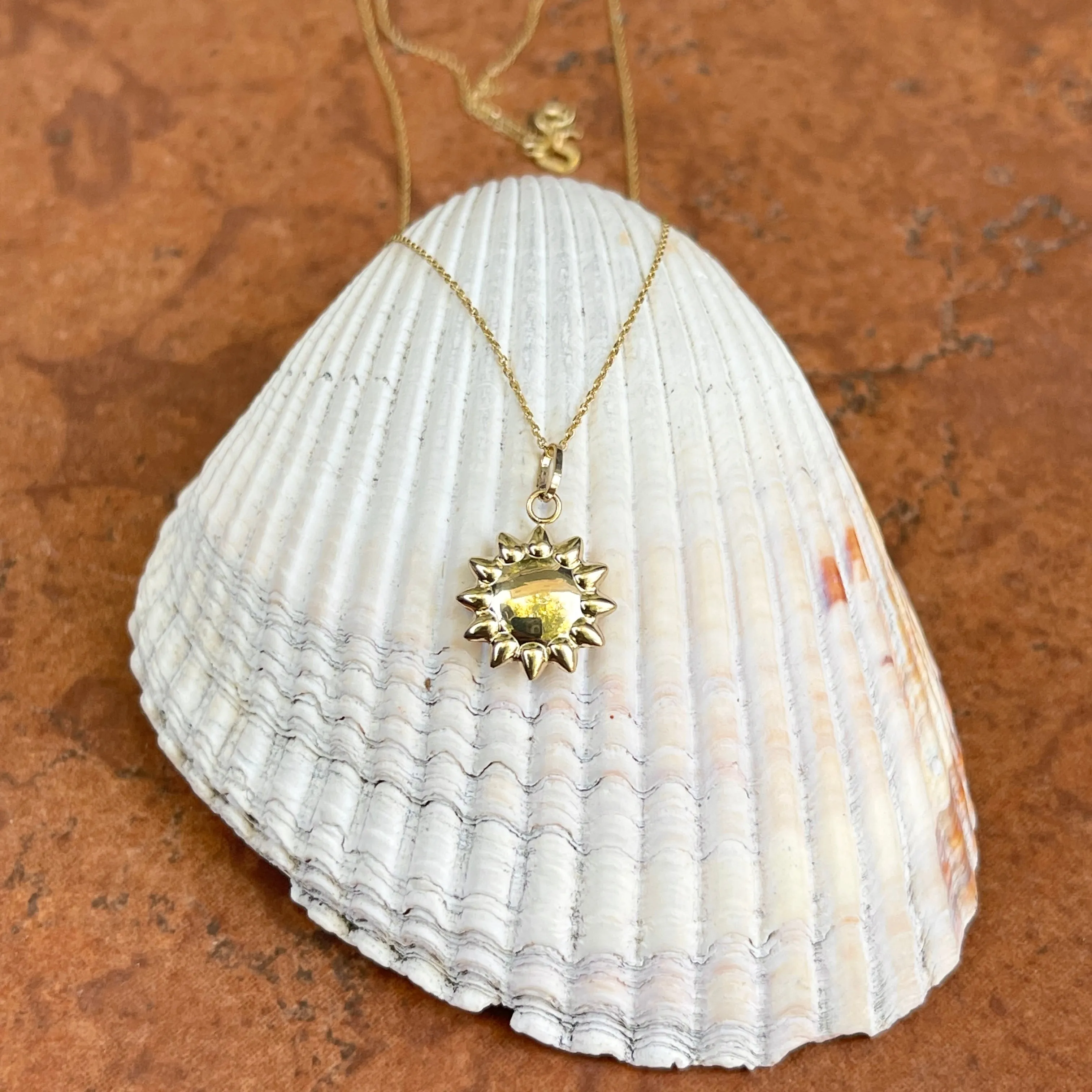 14KT Yellow Gold Puffed Sun Pendant Chain Necklace