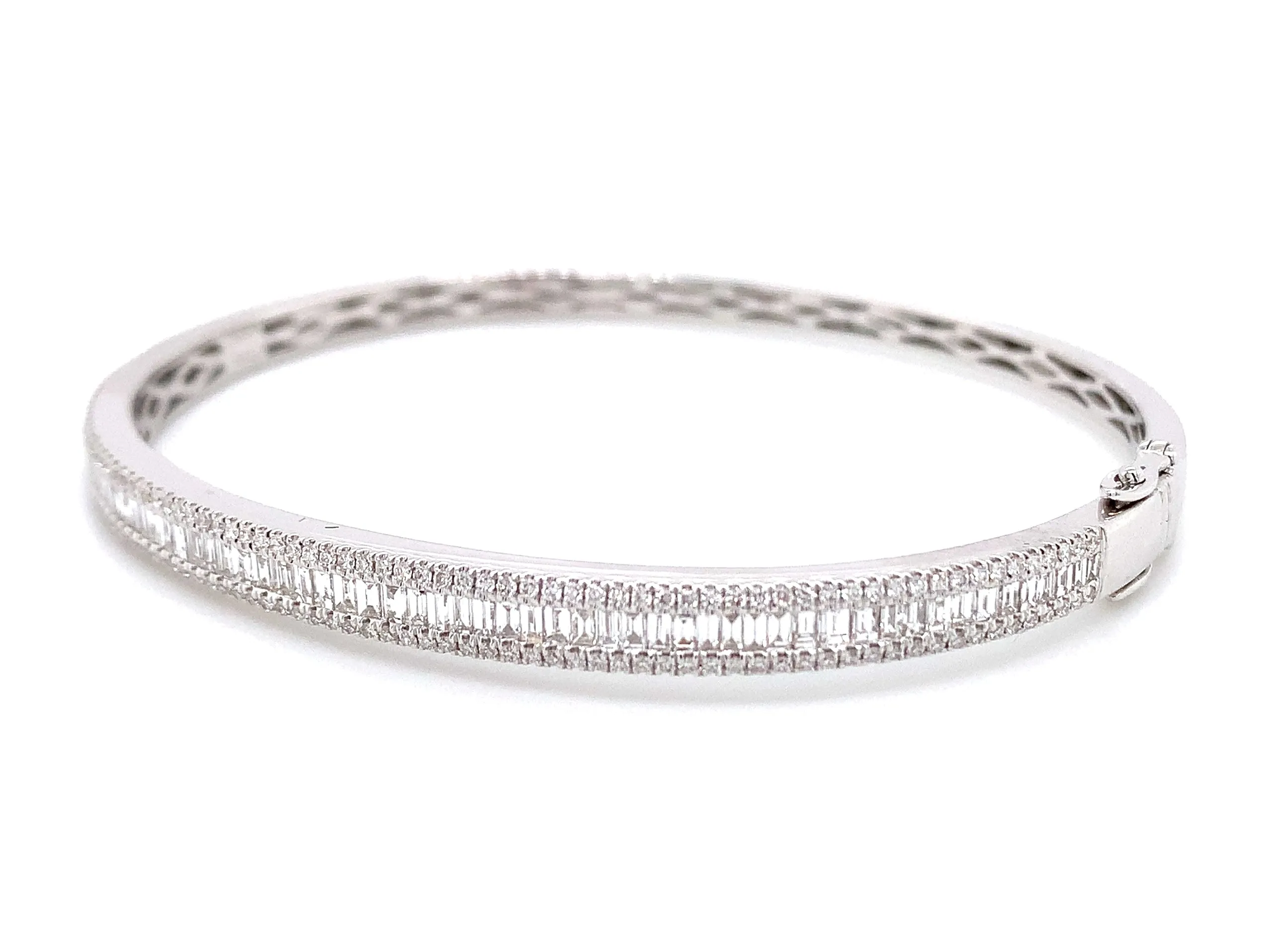 1.83ctw Diamond White Gold Bangle Bracelet