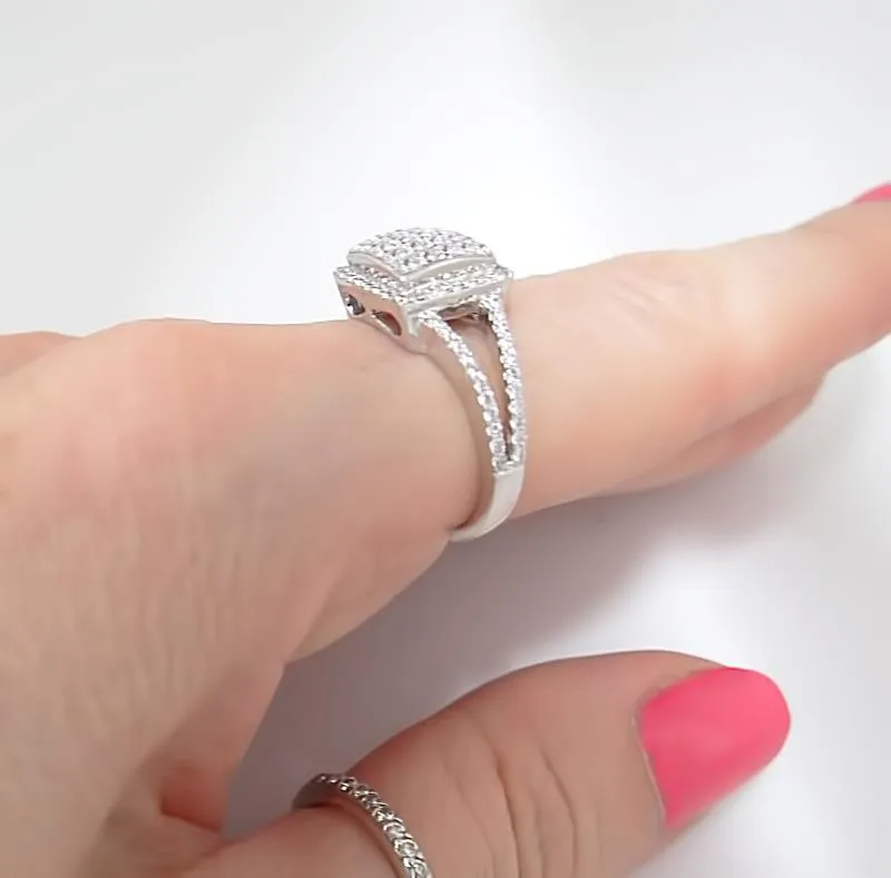 750 18k White Gold .98cts Diamond Princess Square Halo Ring