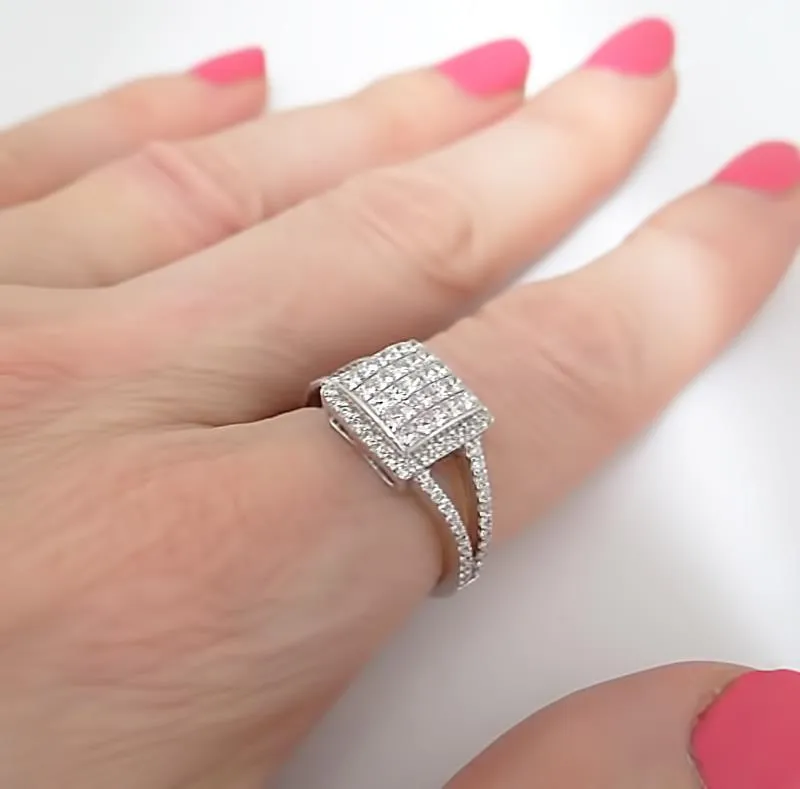 750 18k White Gold .98cts Diamond Princess Square Halo Ring