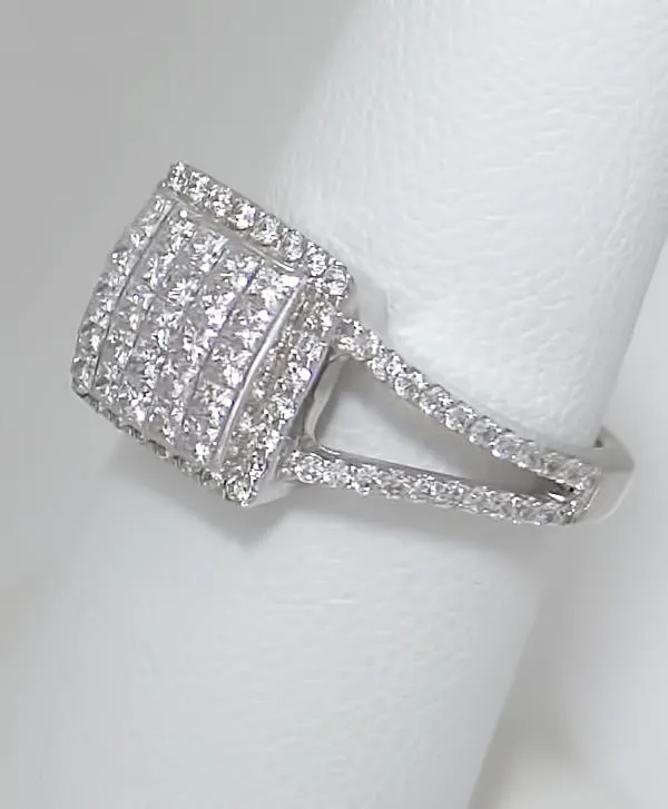 750 18k White Gold .98cts Diamond Princess Square Halo Ring