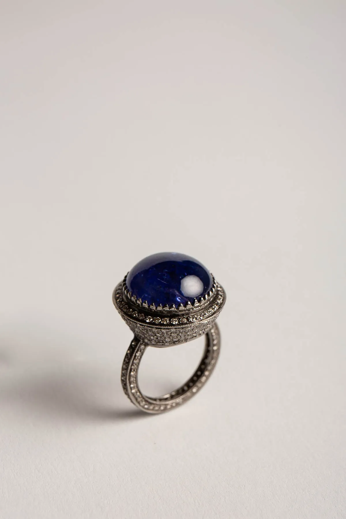 AMRAPALI LONDON | 18K YELLOW GOLD RAJA TANZANITE RING