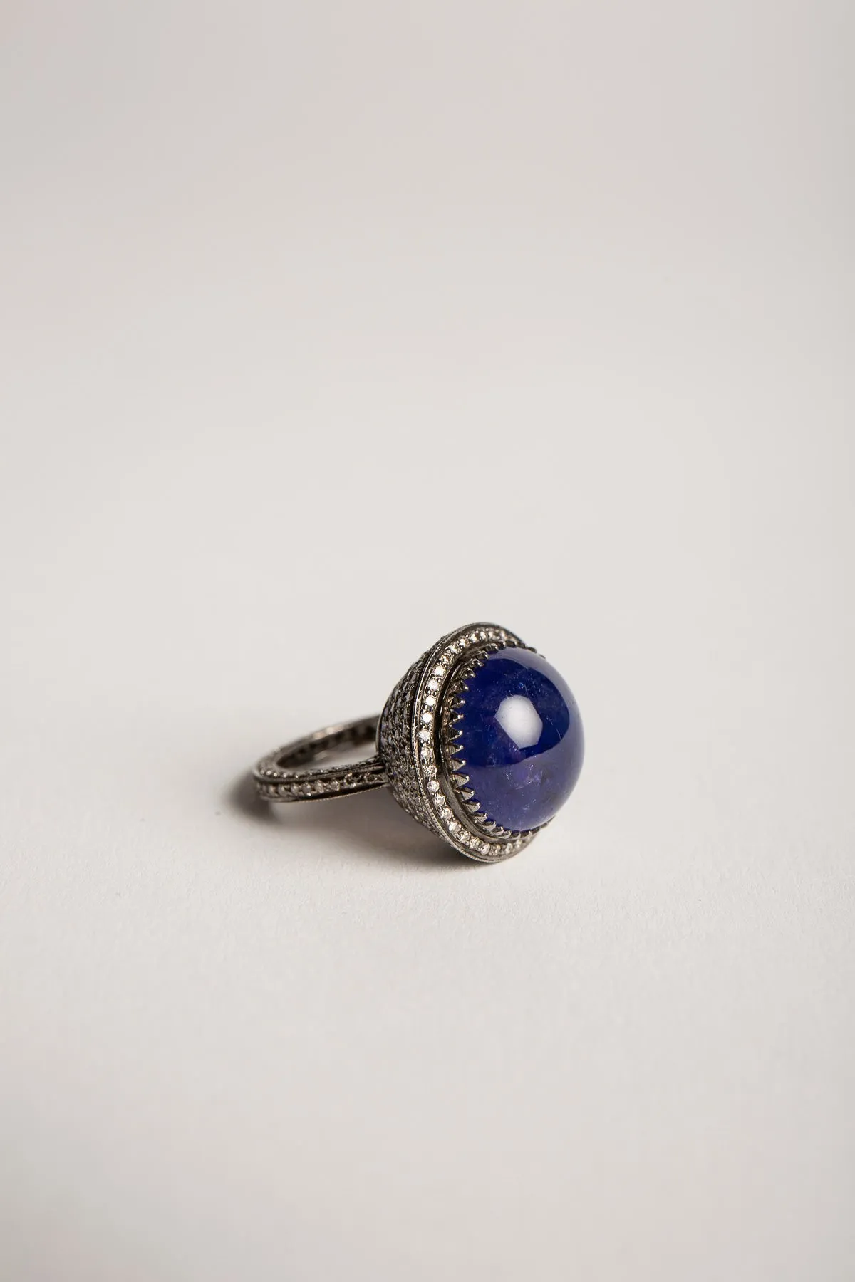 AMRAPALI LONDON | 18K YELLOW GOLD RAJA TANZANITE RING
