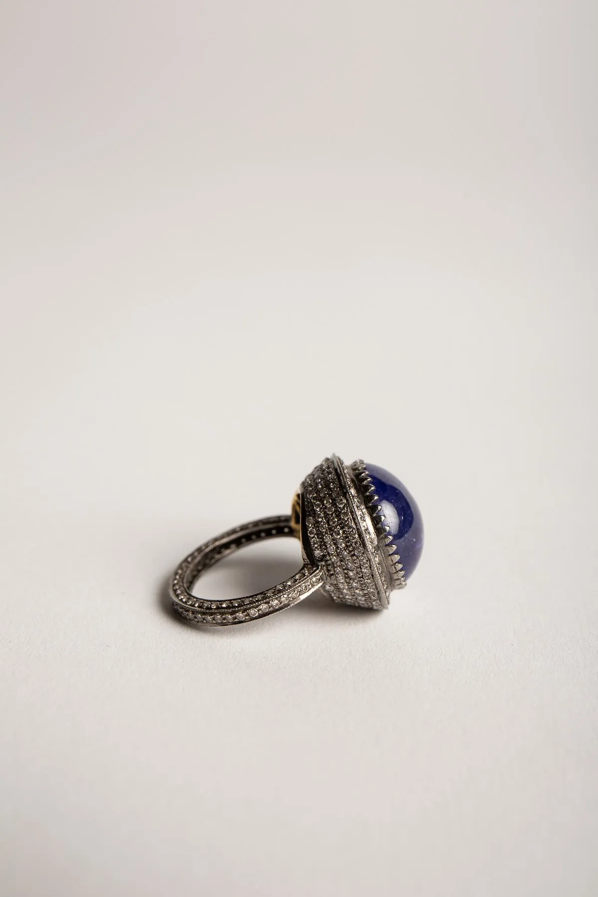 AMRAPALI LONDON | 18K YELLOW GOLD RAJA TANZANITE RING