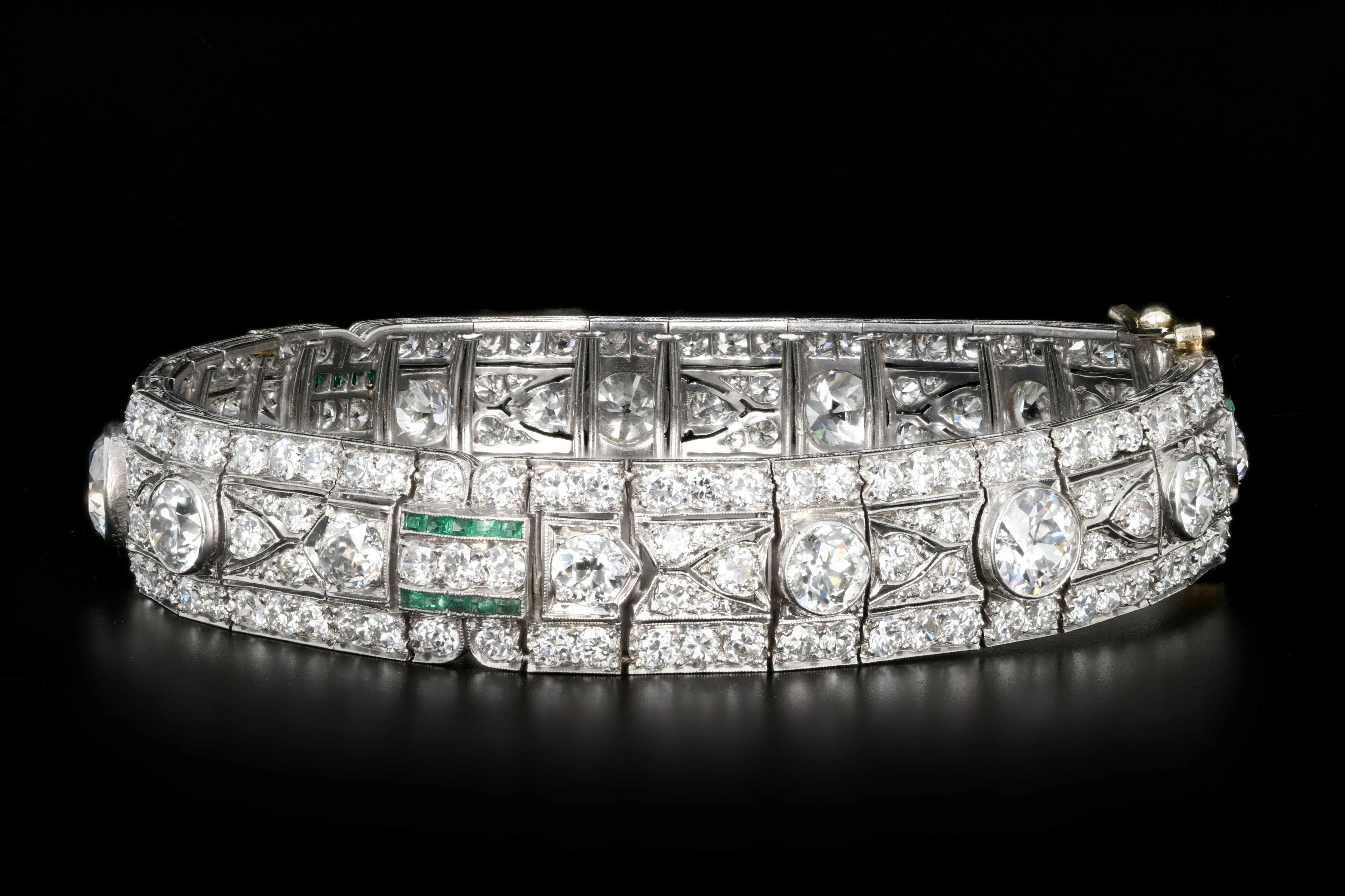 Art Deco Platinum 20 Carat Old European Cut Diamonds Natural Emeralds Bracelet