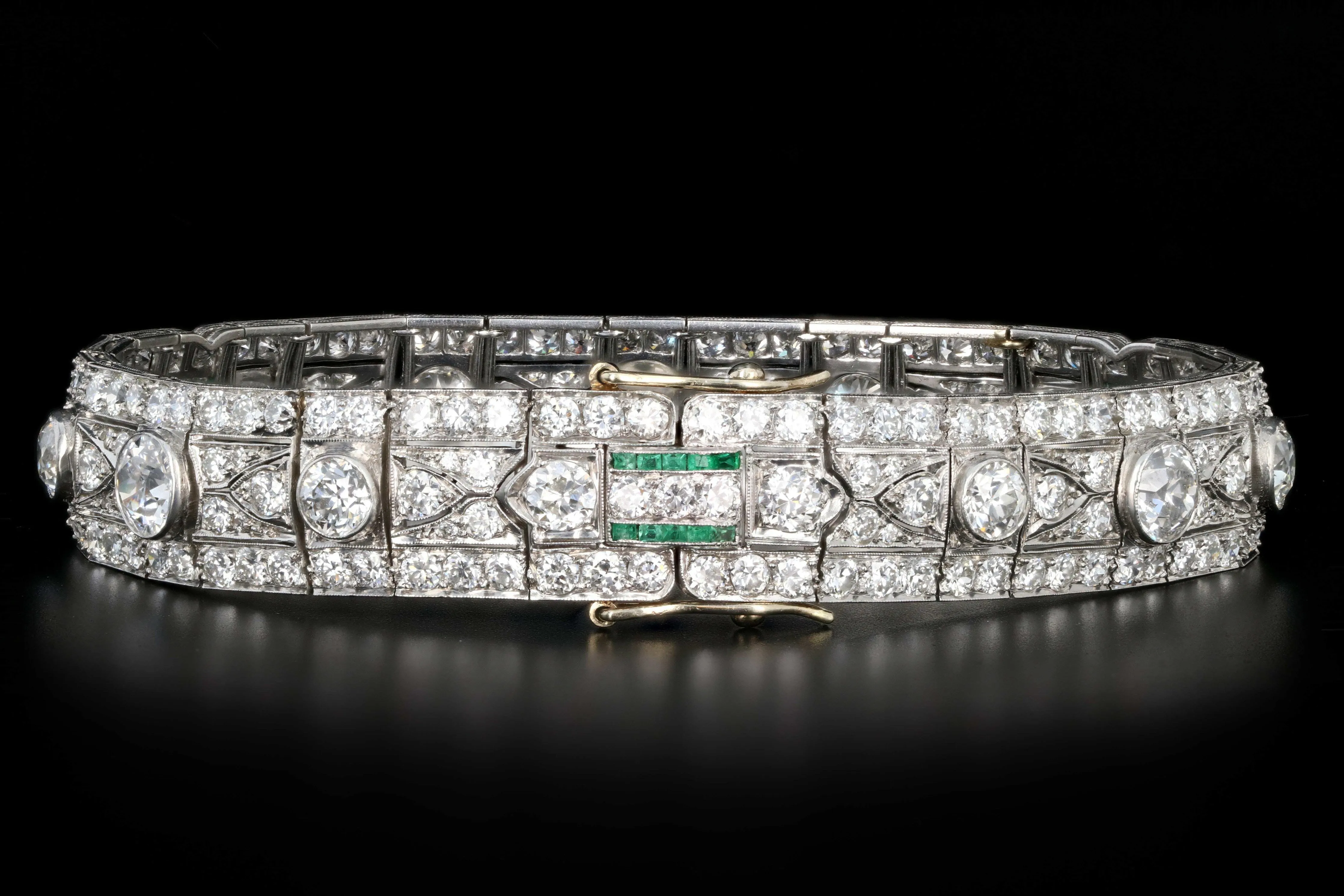 Art Deco Platinum 20 Carat Old European Cut Diamonds Natural Emeralds Bracelet