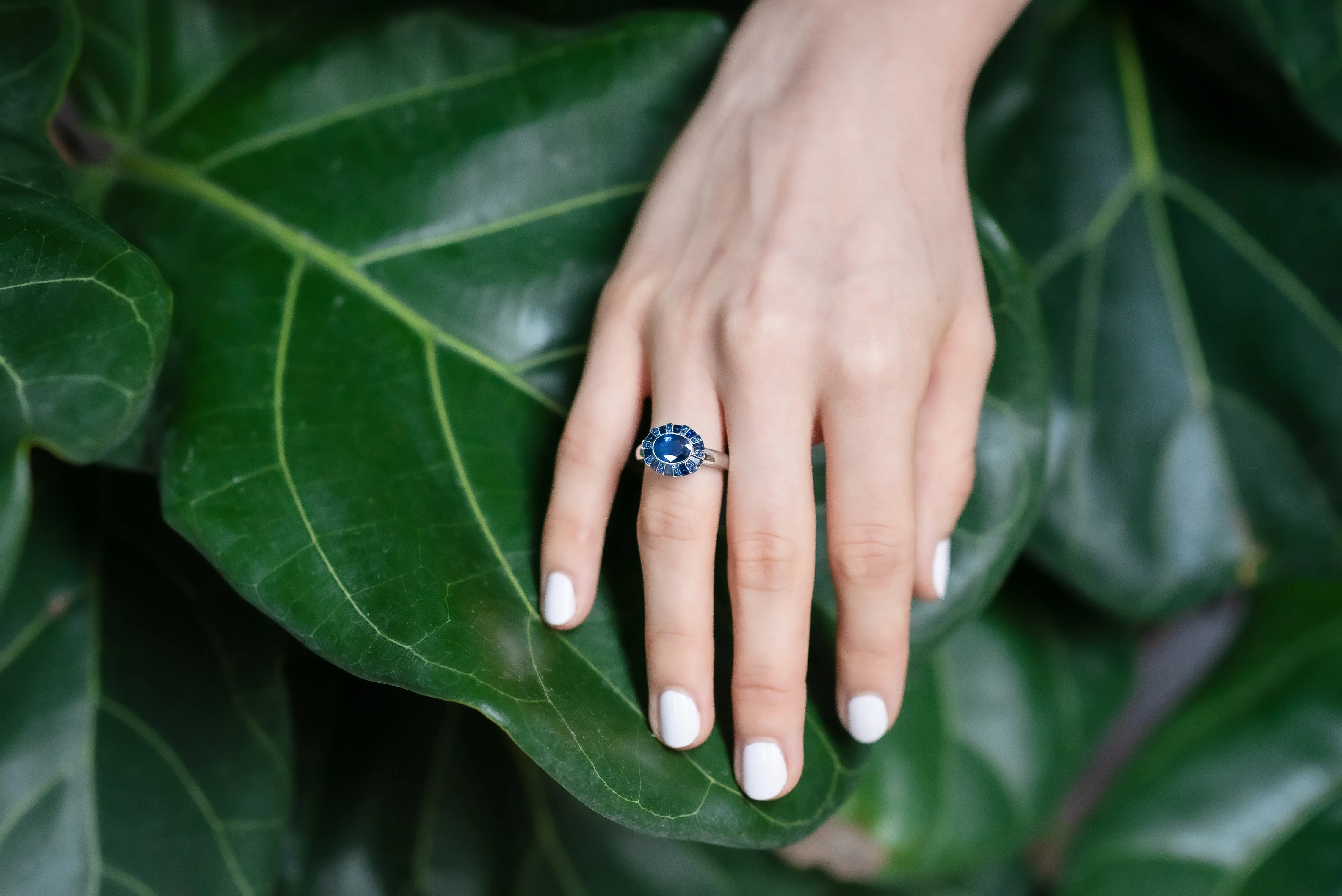Classic 75 Twist Oval Blue Sapphire Ring set in White Gold