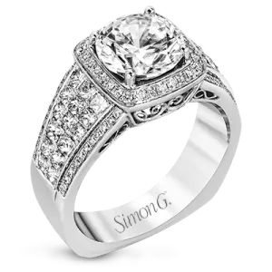 Engagement Ring in 18k Gold with Diamonds