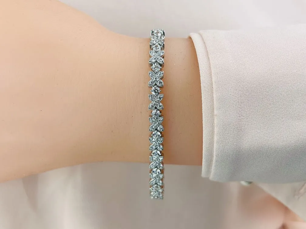 Flower Diamond Bracelet with 3.15 ct.(finished) 1.4mm, 1.5mm, 2.5mm