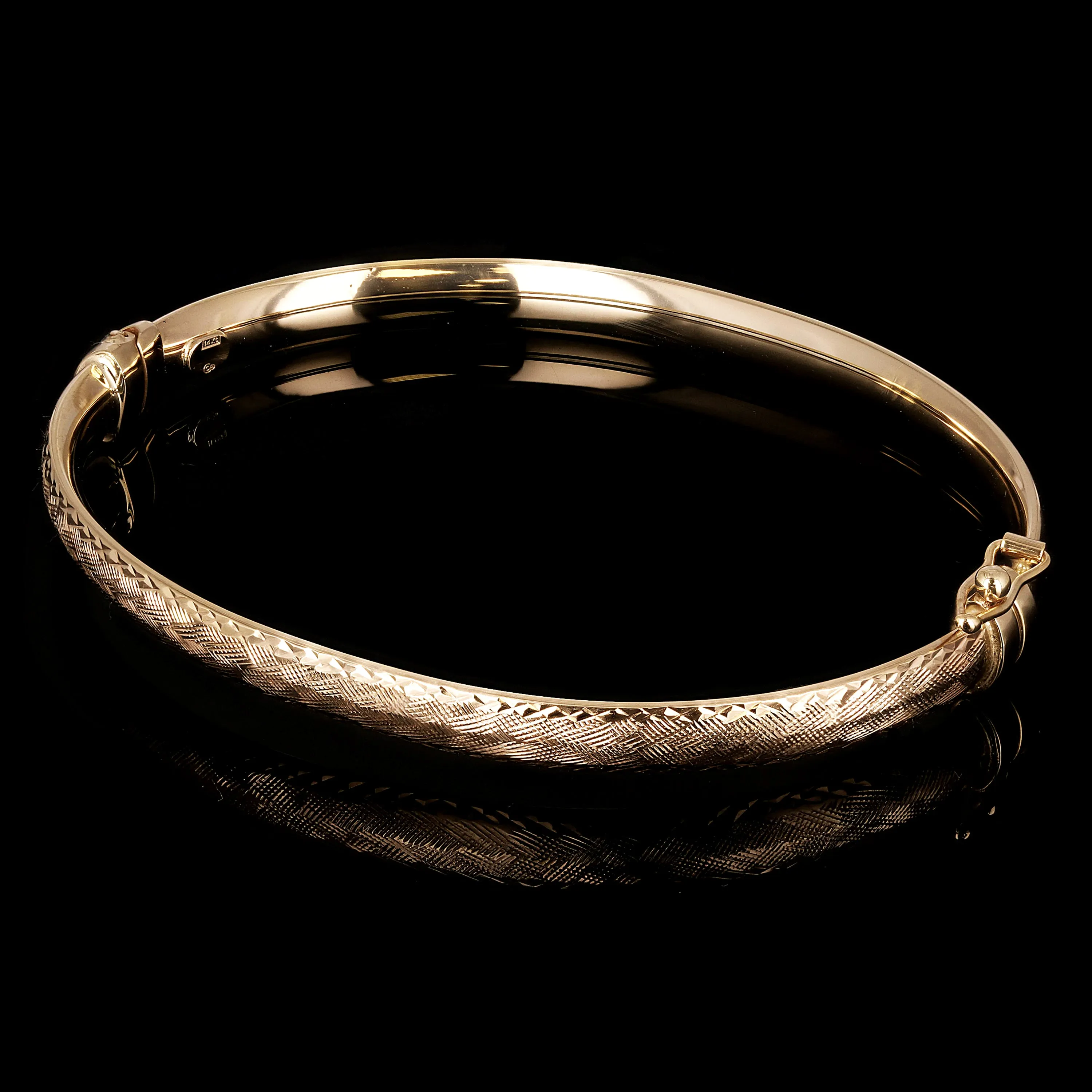 Italian 14k Yellow Gold Hollow Diamond-Cut Bangle Bracelet 7" 5.5mm 5 grams