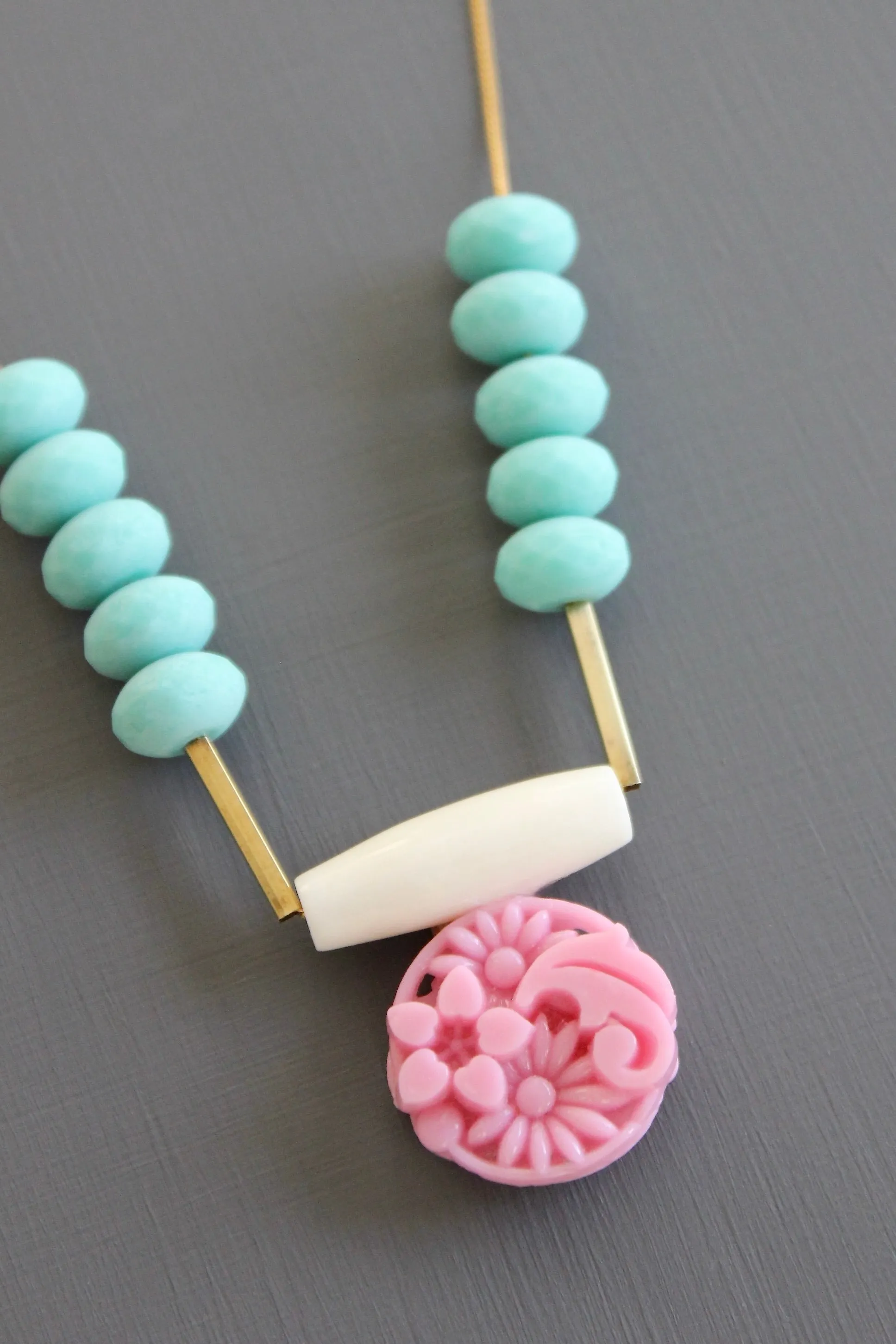 KYL320 vintage pink glass pendant necklace