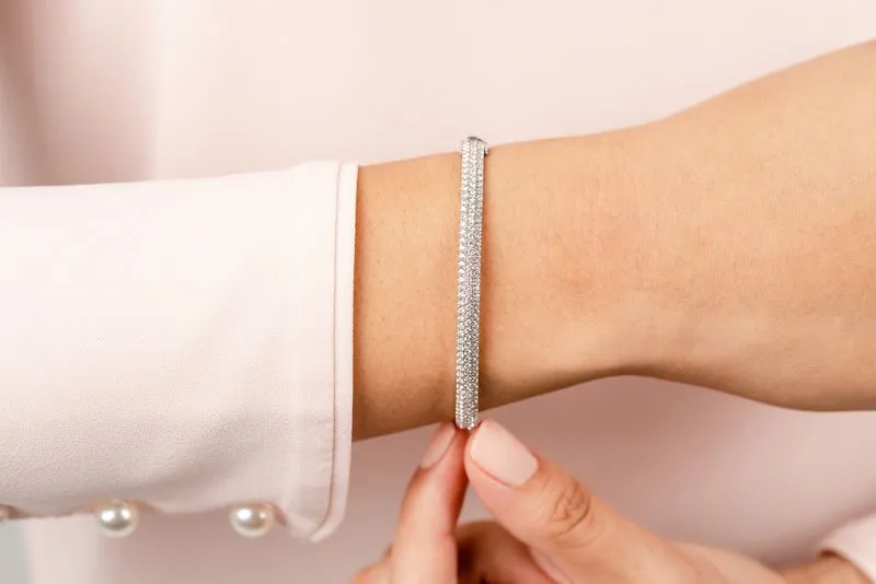 Legendary Curved Diamond Bangle with 1.00 ct.(finished) 4mm, 5mm
