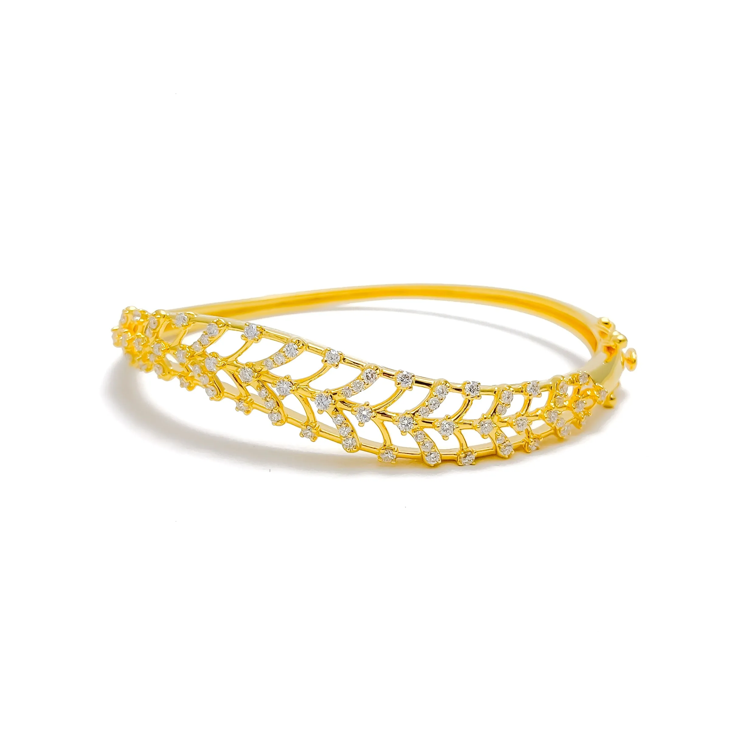 Luxurious Alluring Leaf Diamond   18k Gold Bangle Bracelet