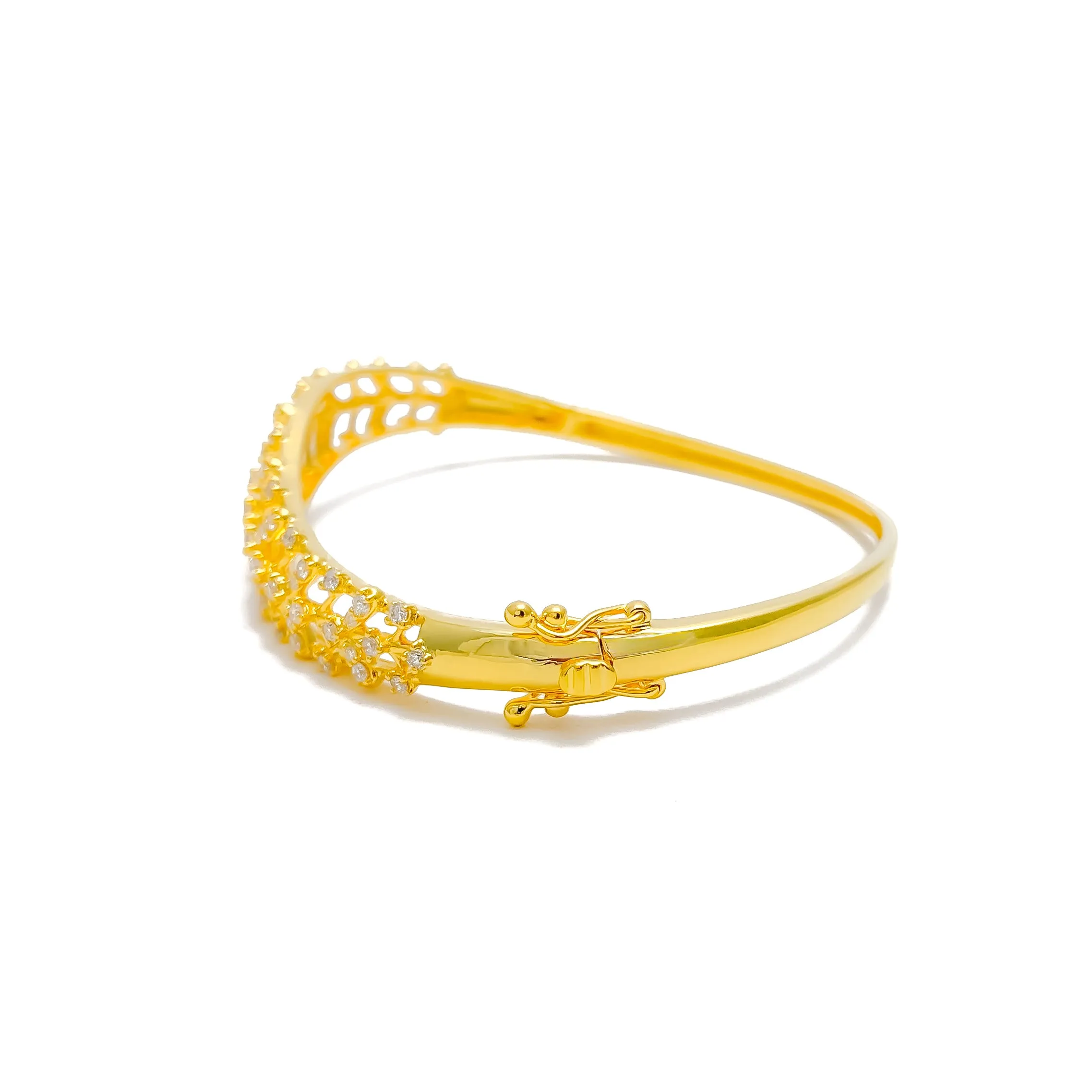 Luxurious Alluring Leaf Diamond   18k Gold Bangle Bracelet
