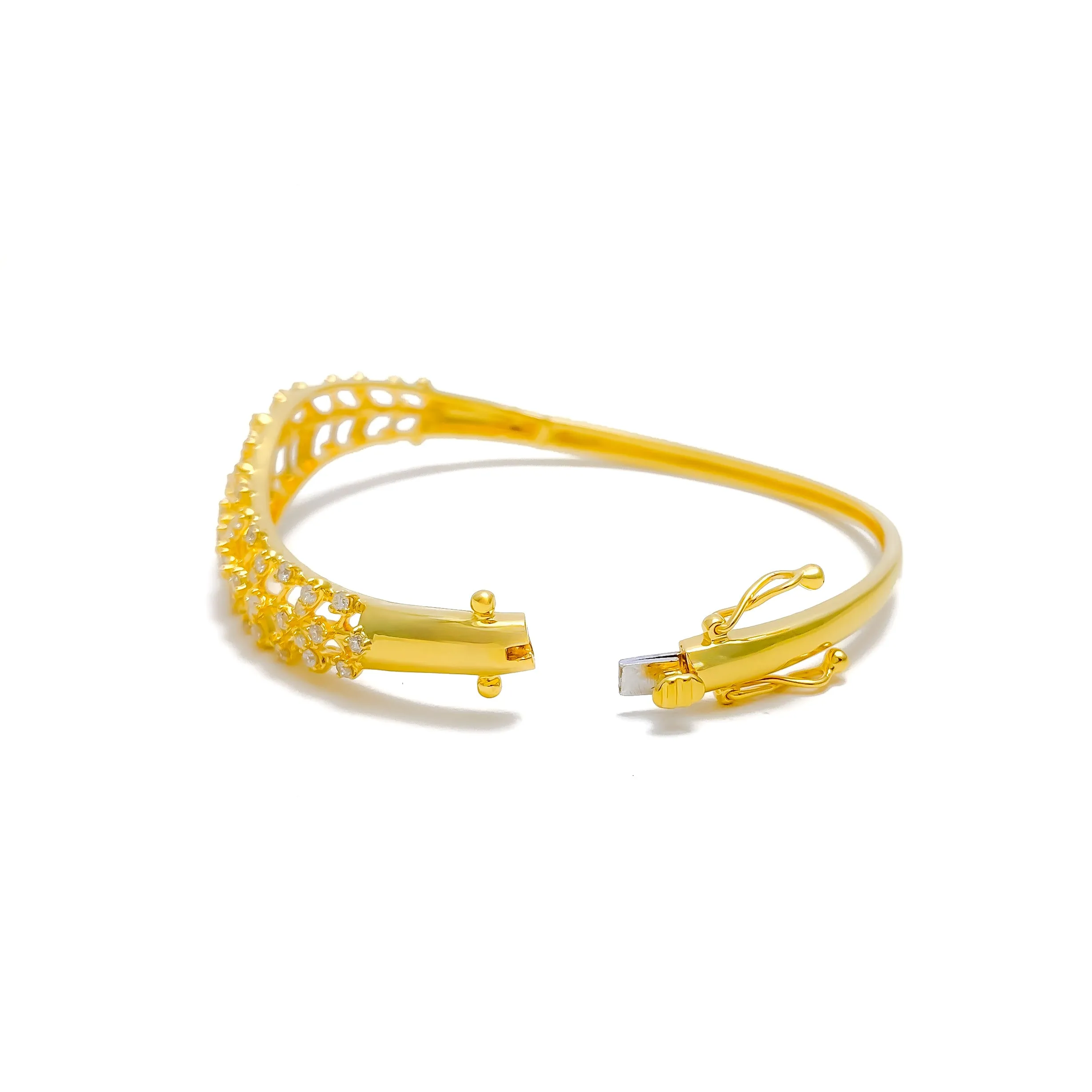 Luxurious Alluring Leaf Diamond   18k Gold Bangle Bracelet