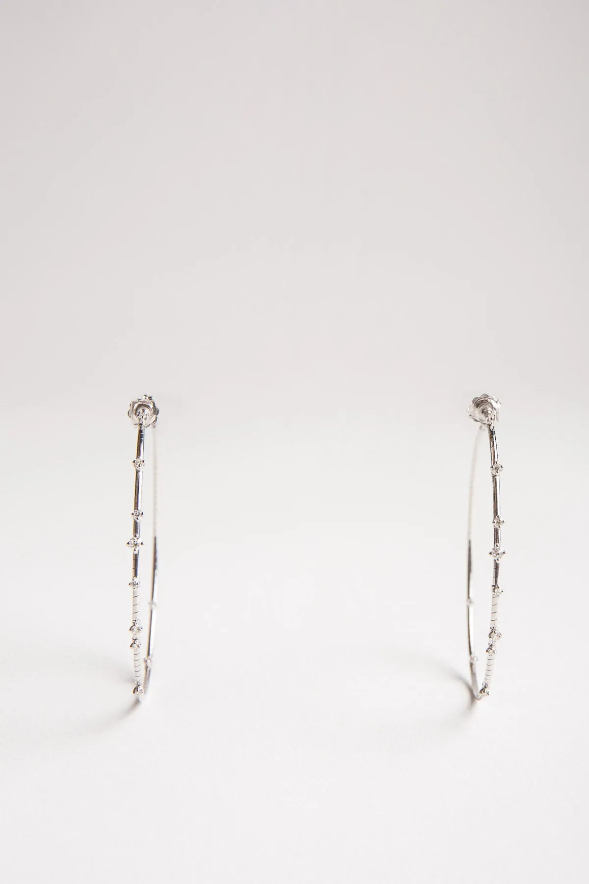 MATTIA CIELO | WHITE GOLD DIAMOND HOOP EARRINGS