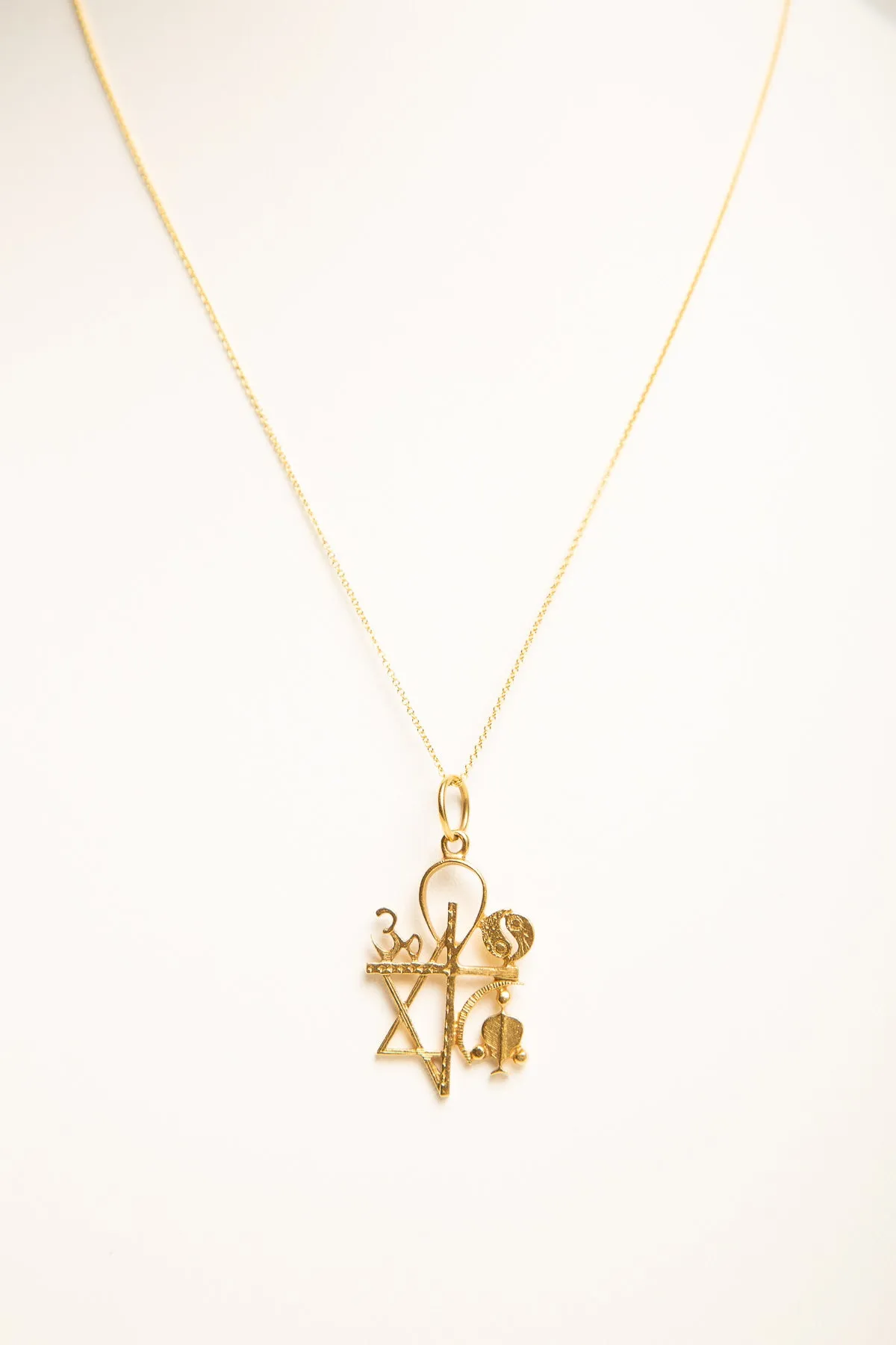 PIAGET | JUDAICA PENDANT NECKLACE