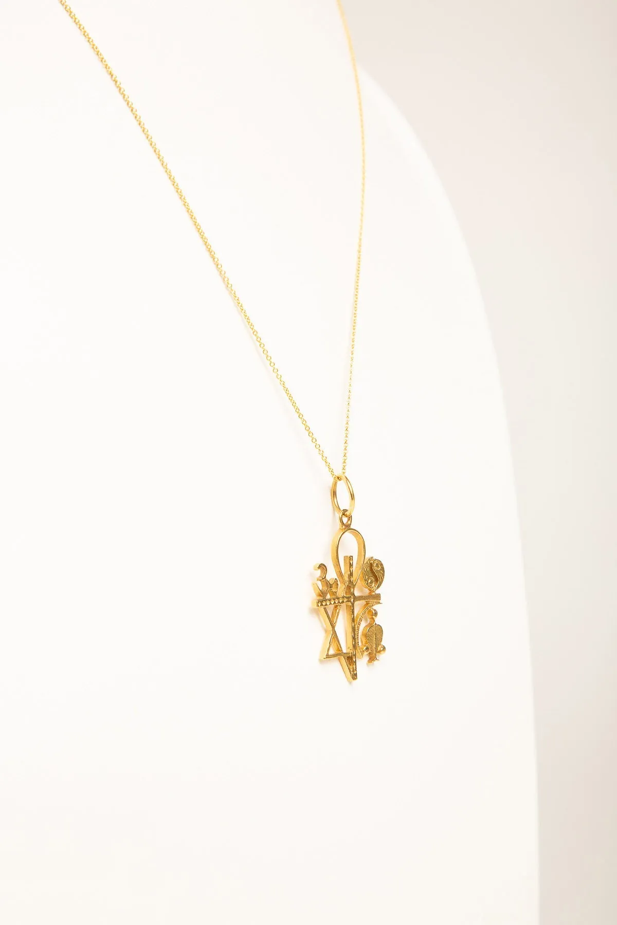 PIAGET | JUDAICA PENDANT NECKLACE