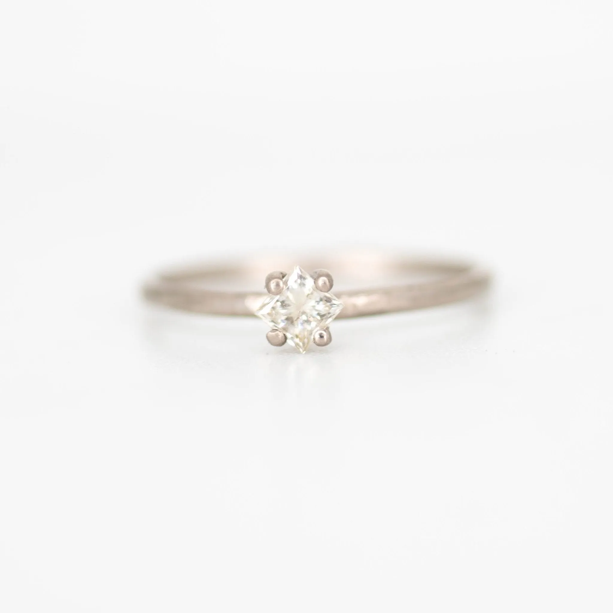 PRINCESS Diamond ENGAGEMENT RING, STELLO SETTING, Platinum