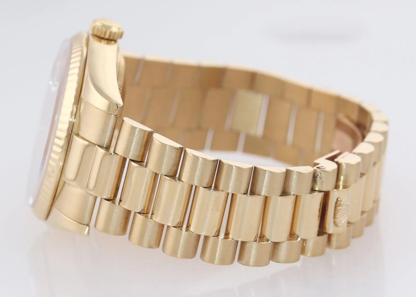 Rolex President Champagne Diamond Dial 18k Yellow Gold 118238 Modern Style Watch