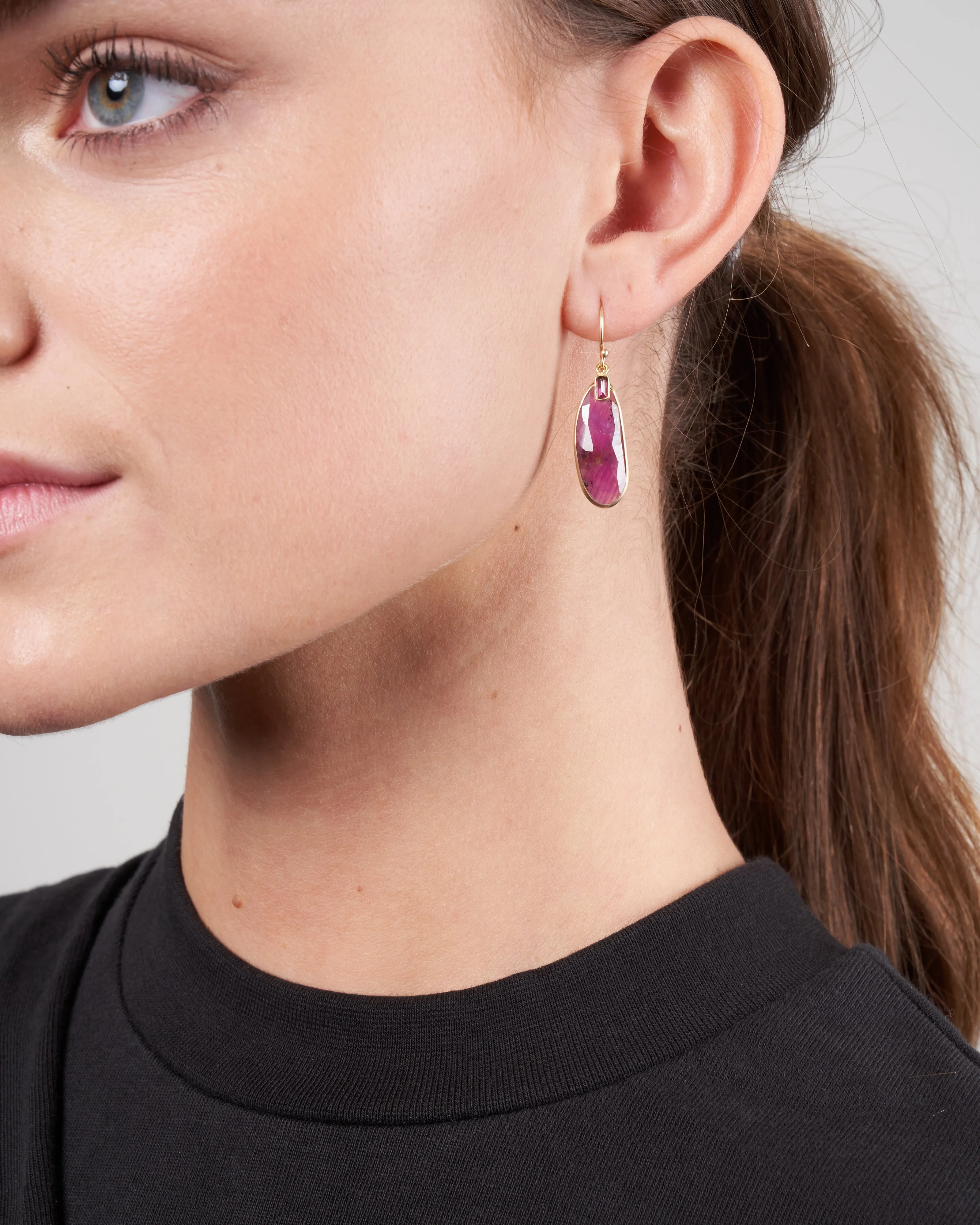 ruby and sapphire baguette 18k yellow gold