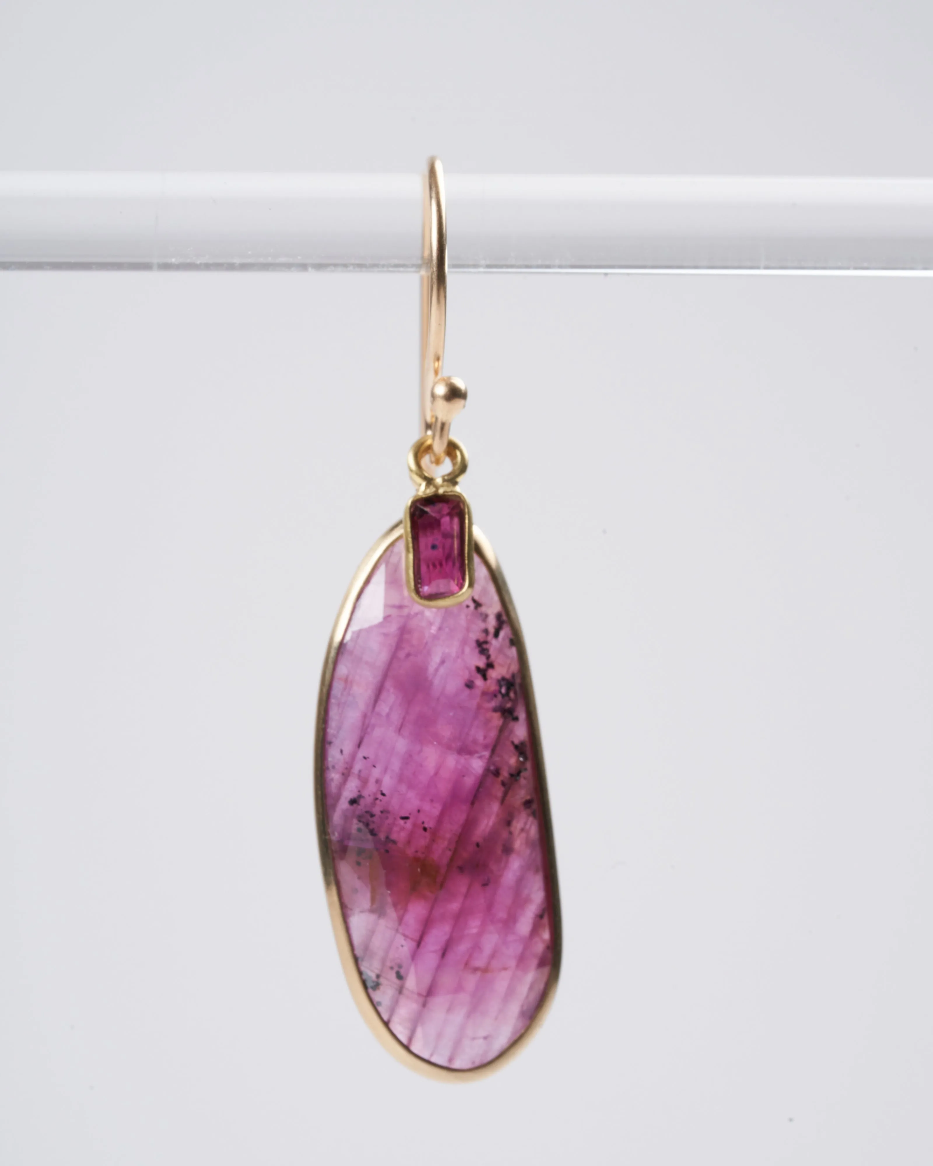 ruby and sapphire baguette 18k yellow gold