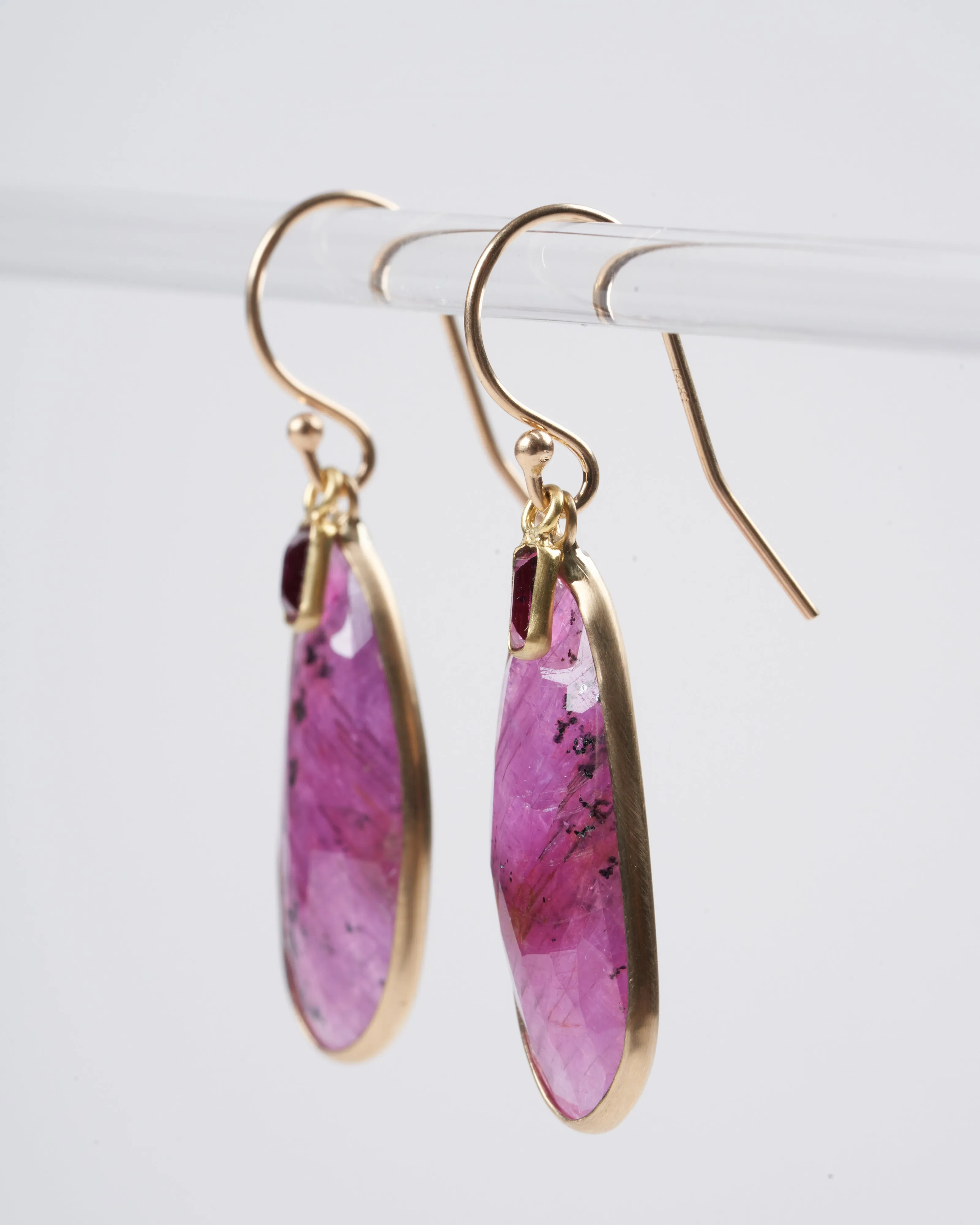ruby and sapphire baguette 18k yellow gold