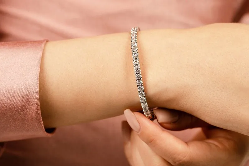 Shared Prong Oval Diamond Bangle with 2.99 ct.(finished) 3.1mm