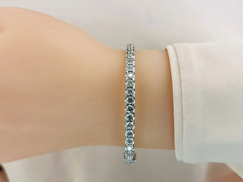 Shared Prong Oval Diamond Bangle with 2.99 ct.(finished) 3.1mm