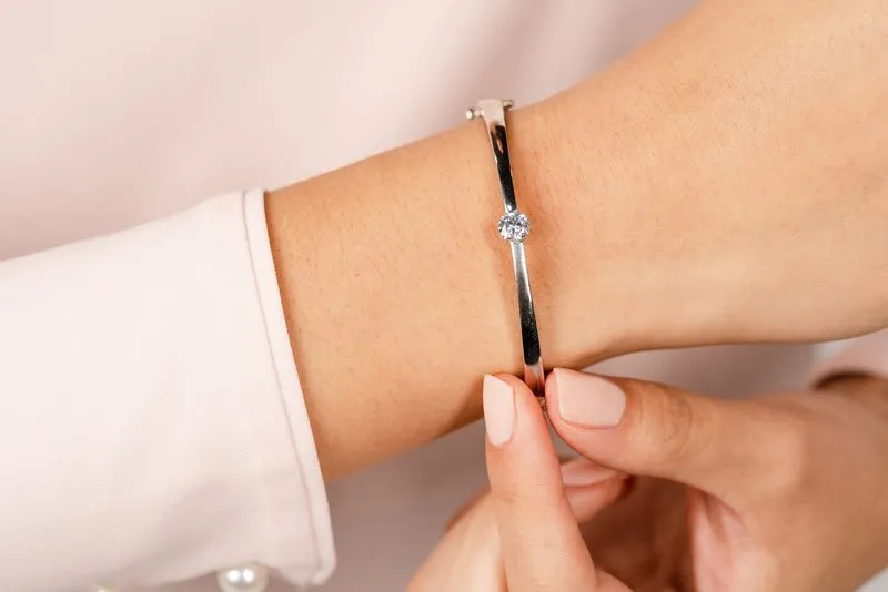 Single Shiny Diamond Bangle Bracelet with 1.00 ct.(finished) 6.5mm
