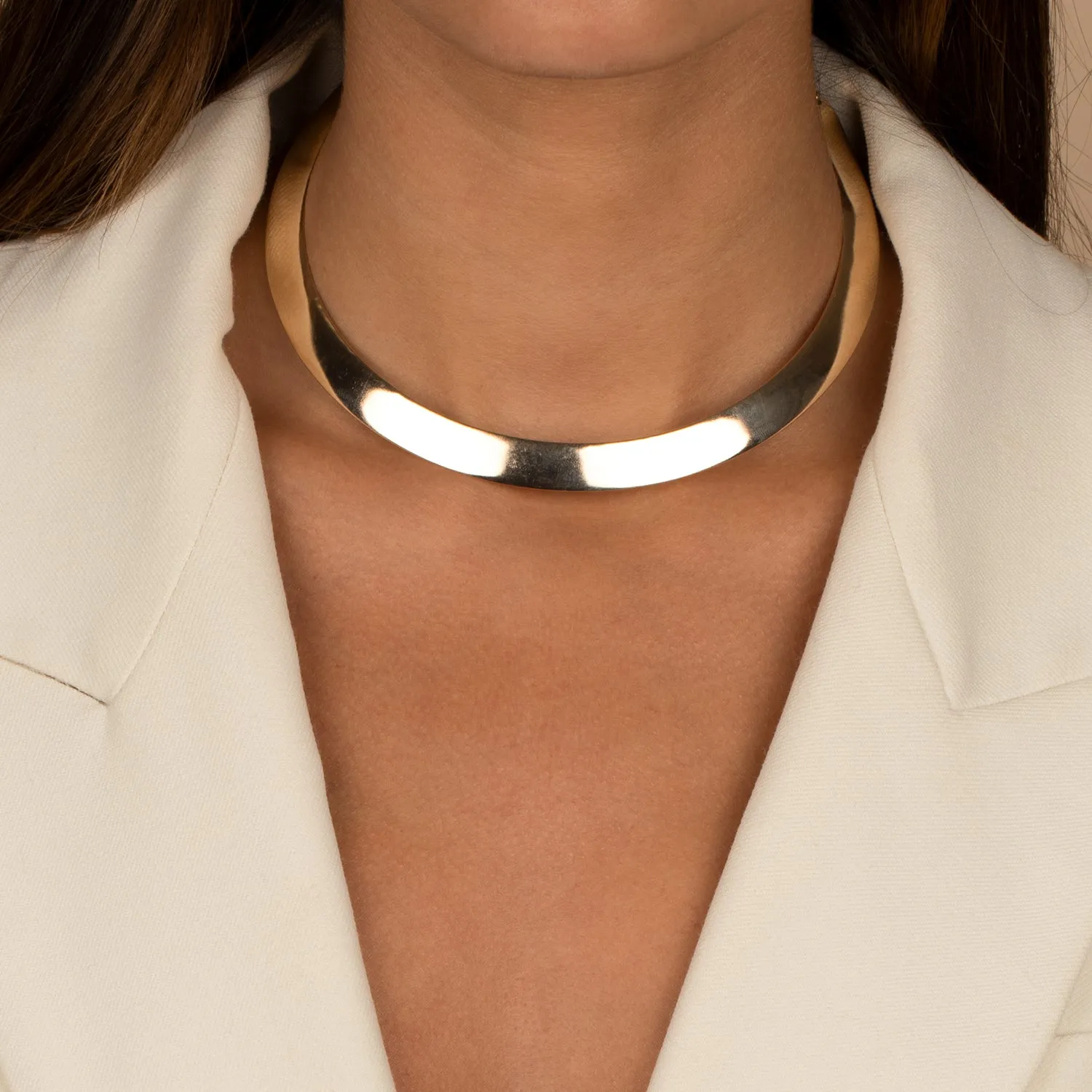Solid Wide Curved Collar Necklace