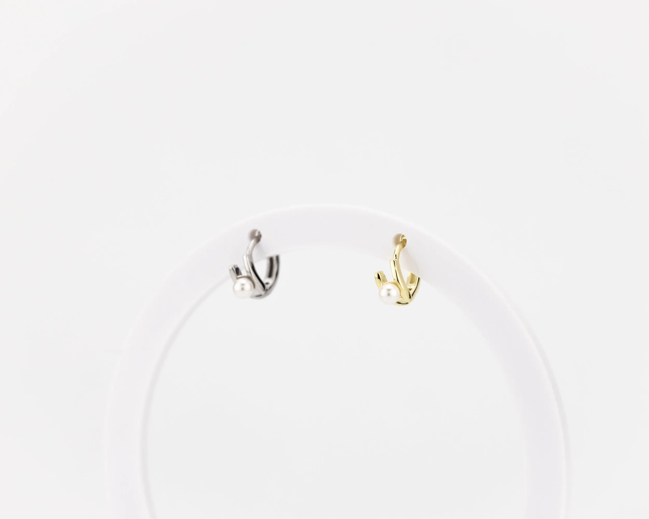 Tiny huggie pearl hoop, crossover effect, mini huggie earrings, dainty pearl, mini hoops, wedding bridal pearl, bridal gift, 925 silver