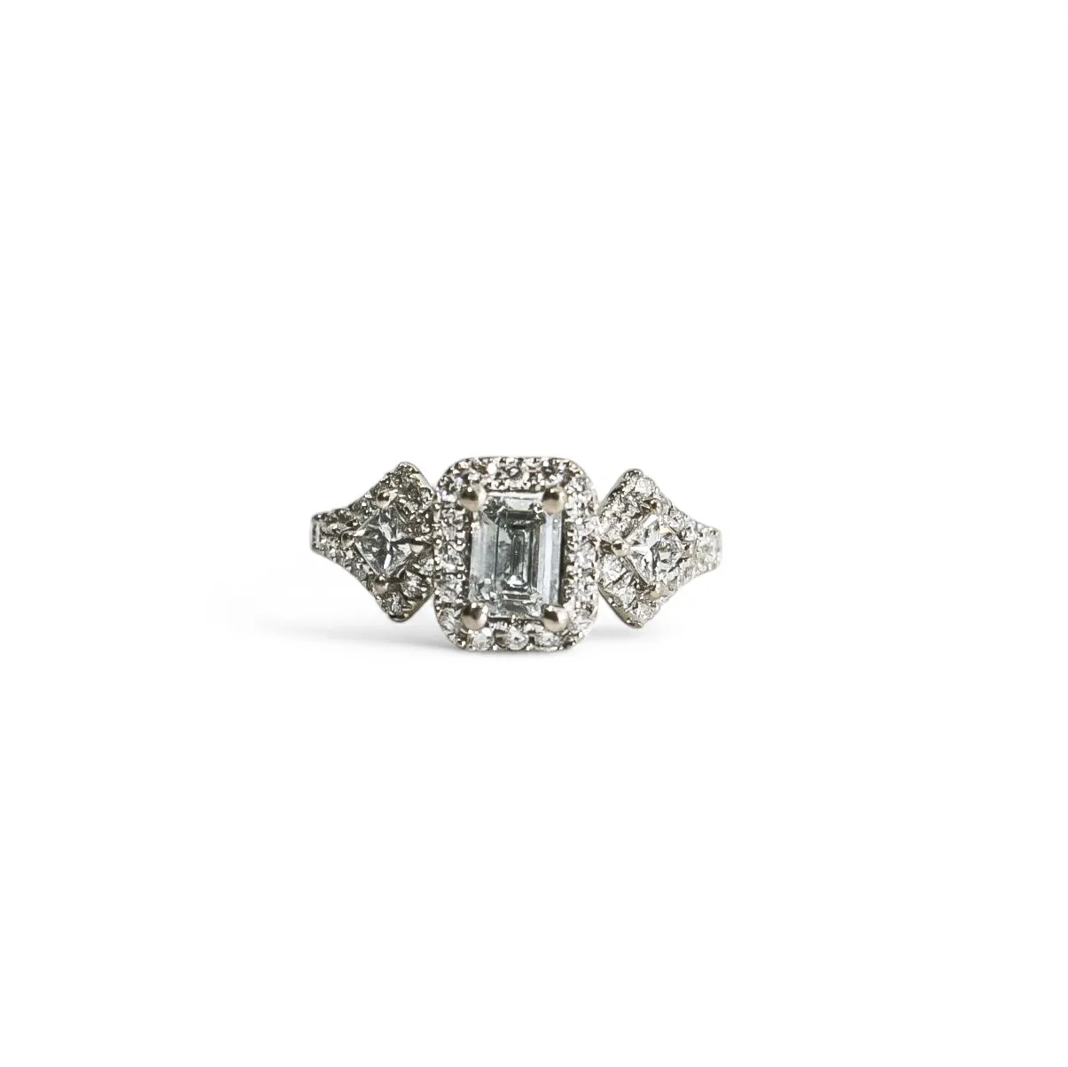 WHITE GOLD NATURAL DIAMOND BAGUETTE CUT CENTER DIAMOND RING