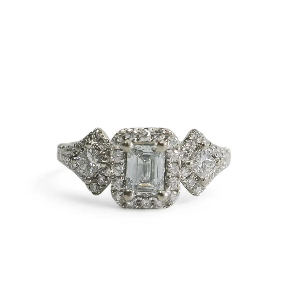 WHITE GOLD NATURAL DIAMOND BAGUETTE CUT CENTER DIAMOND RING